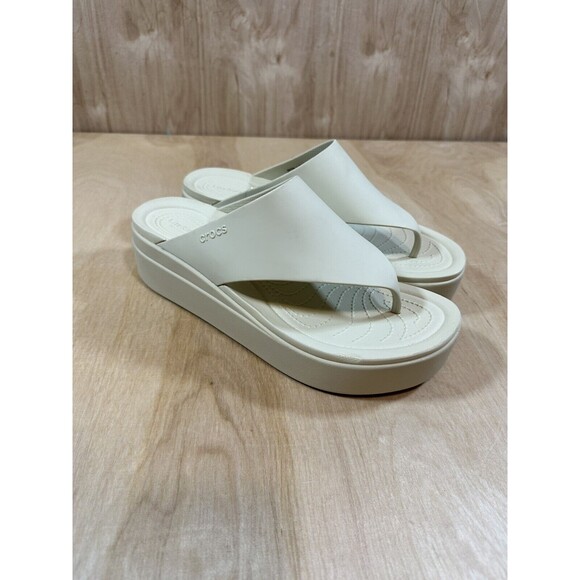 COPY - Woman's Sandals Crocs Brooklyn Flip Low Wedge Off White Size 11 - Picture 2 of 6